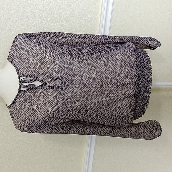 Forever 21 Beautiful Sheer Blouse - Picture 1 of 10